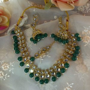 Kundan green droplet choker set