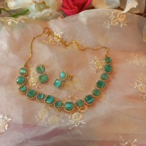 Elegant green choker set