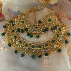 Bottle green choker set