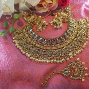 Crystal pearly choker set