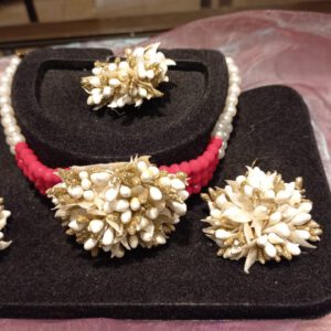 Flower choker set
