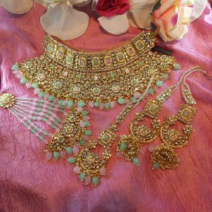 Dezi choker set