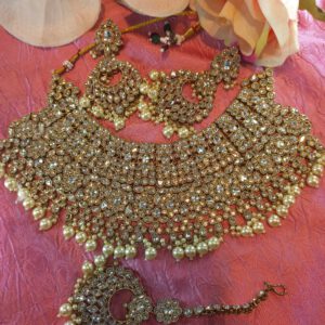 Crystal choker set