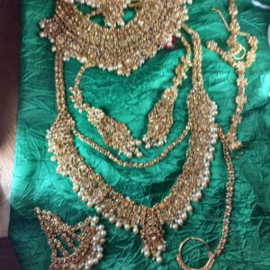 Antique gold bridal jewellery with gold stones