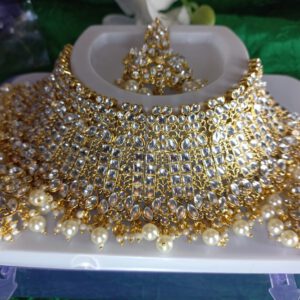 Broad crystal choker set