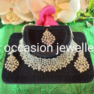 Crystal choker set