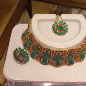 Eastern Crystal Chocker