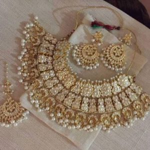 Gold pearl choker set