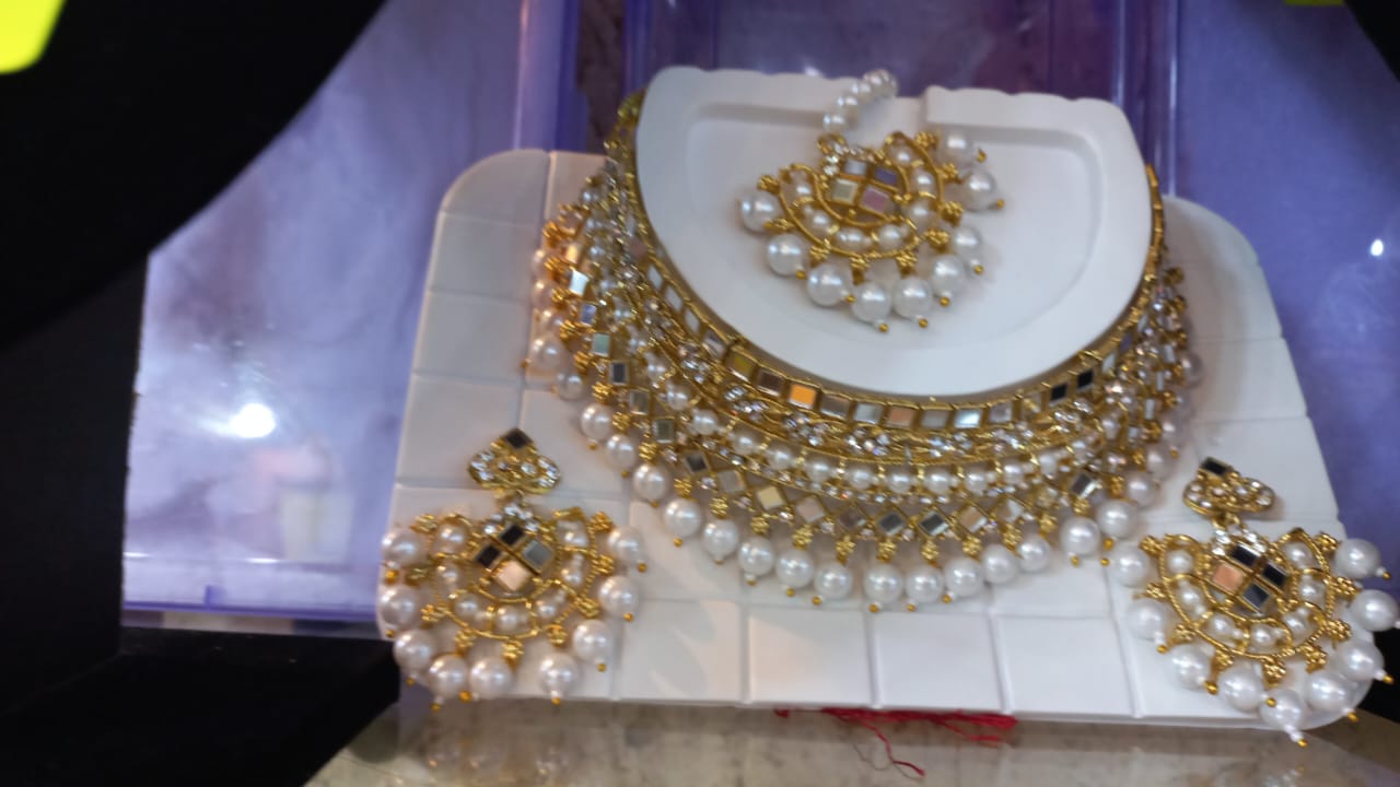 Gold-pearl-mirror-set-R399.jpeg Gold pearl mirror set