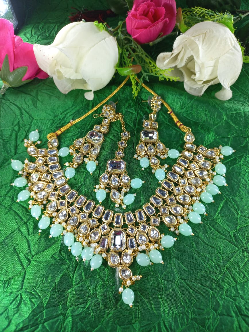 Kundan-crystal-choker-set-1.jpeg Kundan crystal choker set