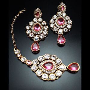 Kundan earrings with bhindi
