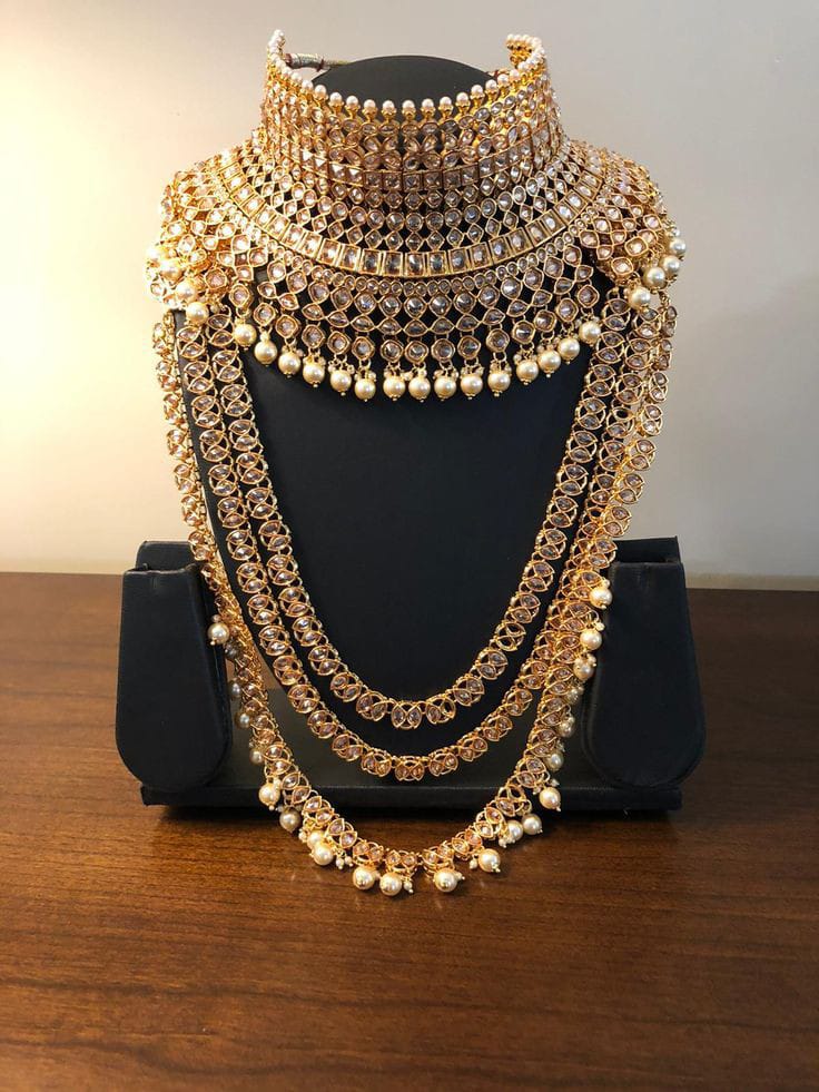 Kundan-gold-bridal-set-with-full-attachments-R1799.jpeg Kundan gold bridal set with full attachments