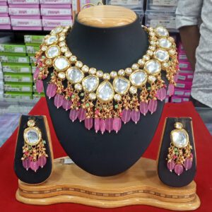 Kundan neenakari set