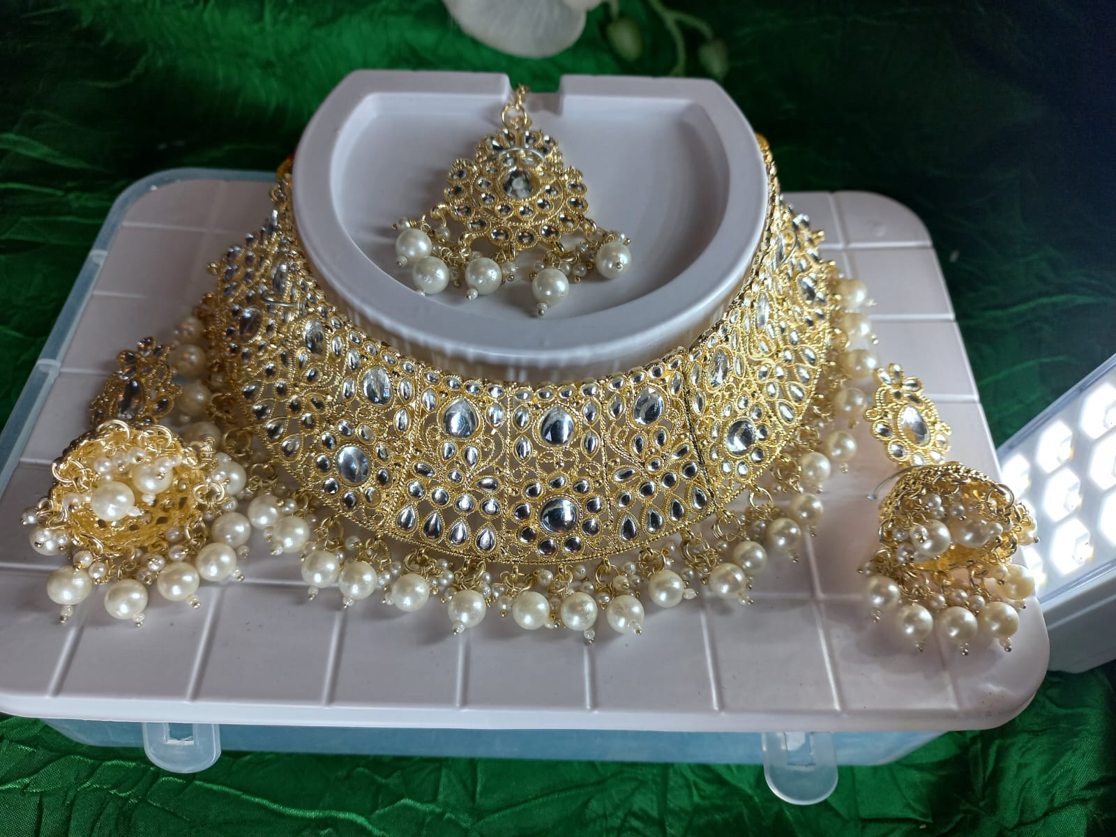 Light-gold-polki-set-R549.jpeg Light gold polki set