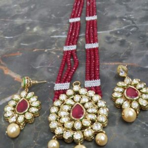 Long beaded chains in diffrent colours