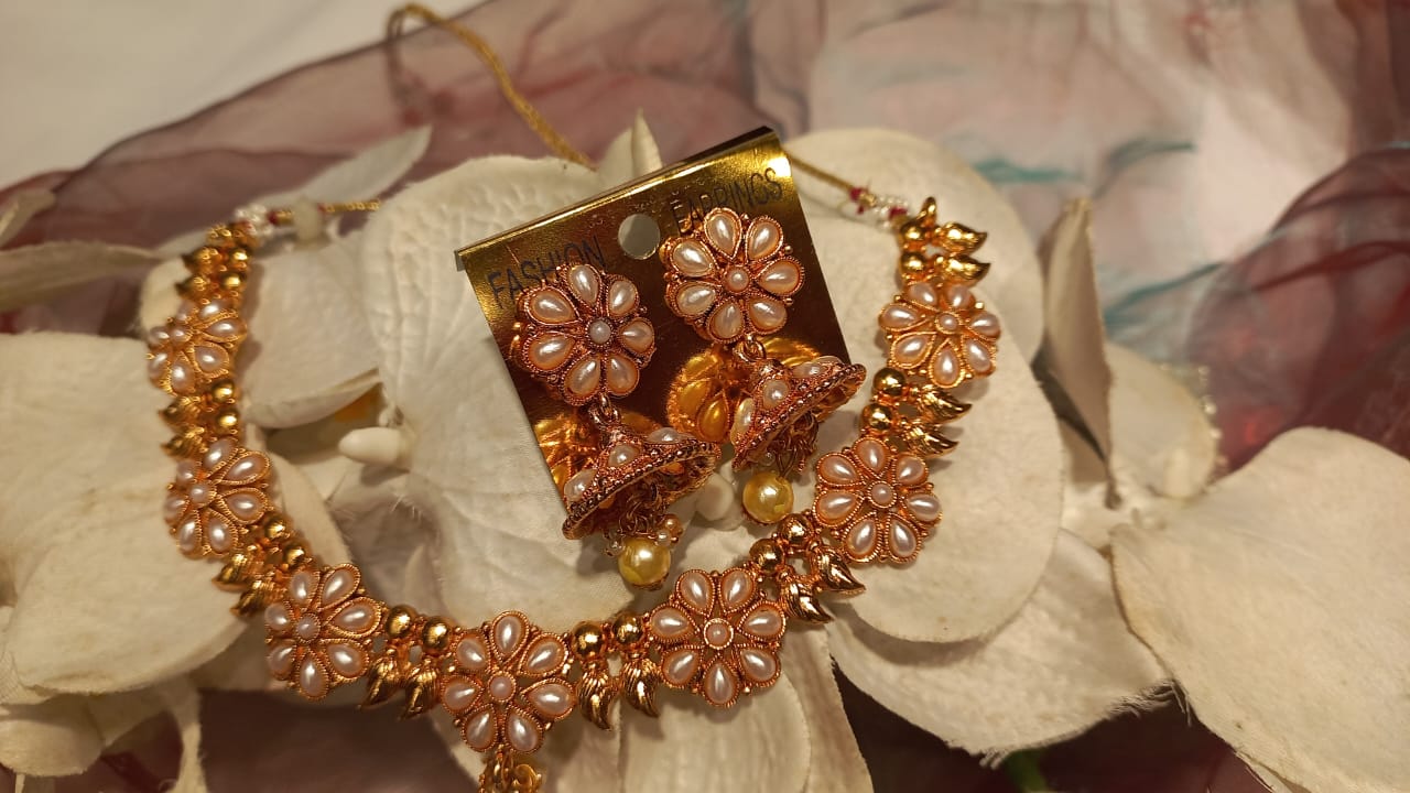 Pearl-choker-set-with-earrings-R250.jpeg Pearl choker set with earrings