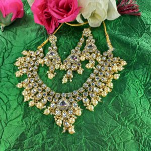 Pearly crystal choker set