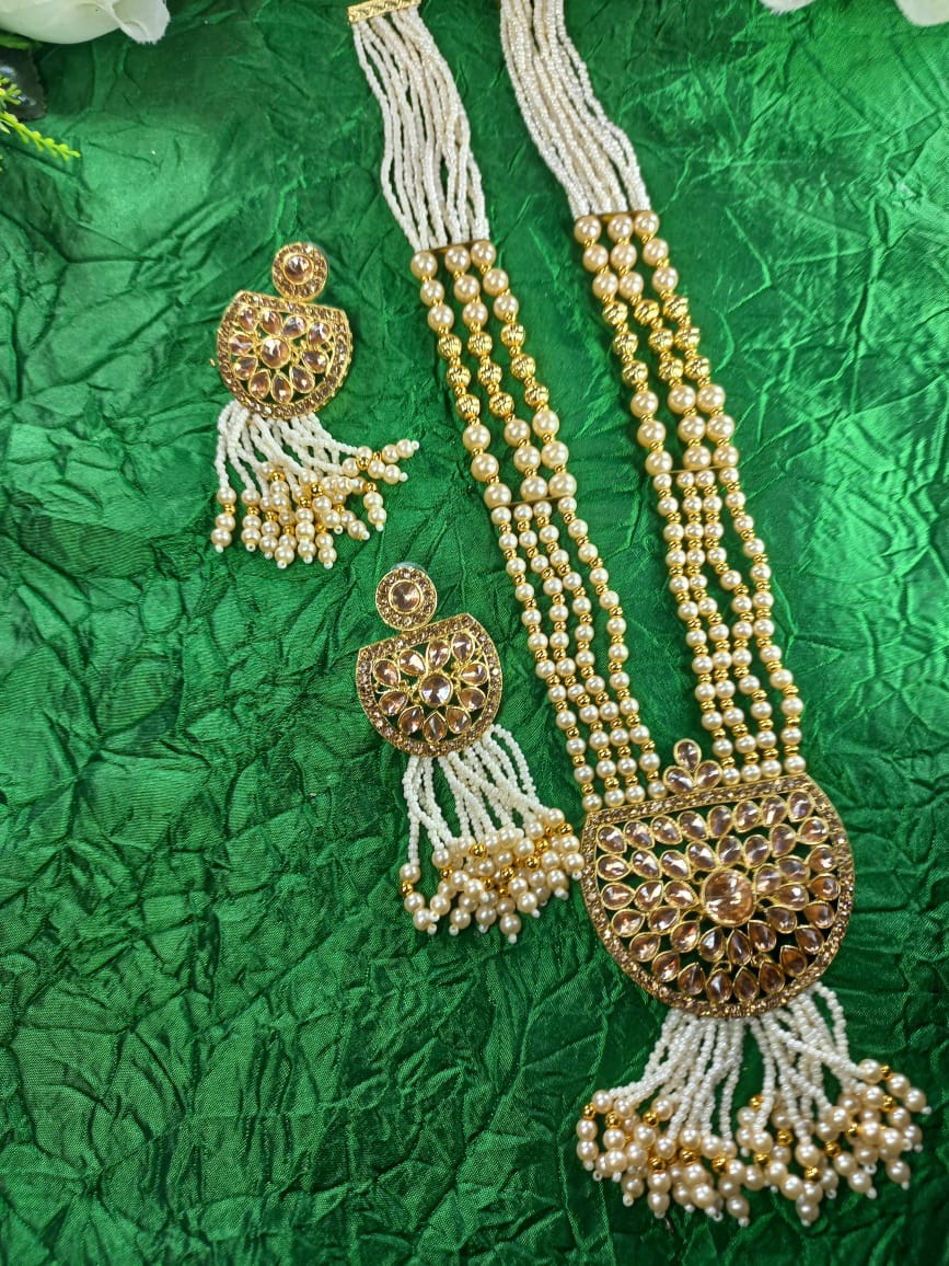 Pearly-gold-long-with-earrings.jpeg Pearly gold long with earrings