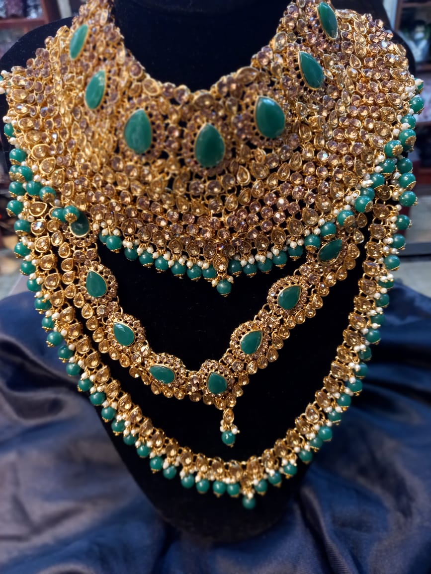 WhatsApp-Image-2022-10-17-at-11.35.30-AM.jpeg Joda akbar bridal jewellery with full attachments