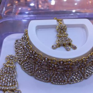 Crystal dezi choker set