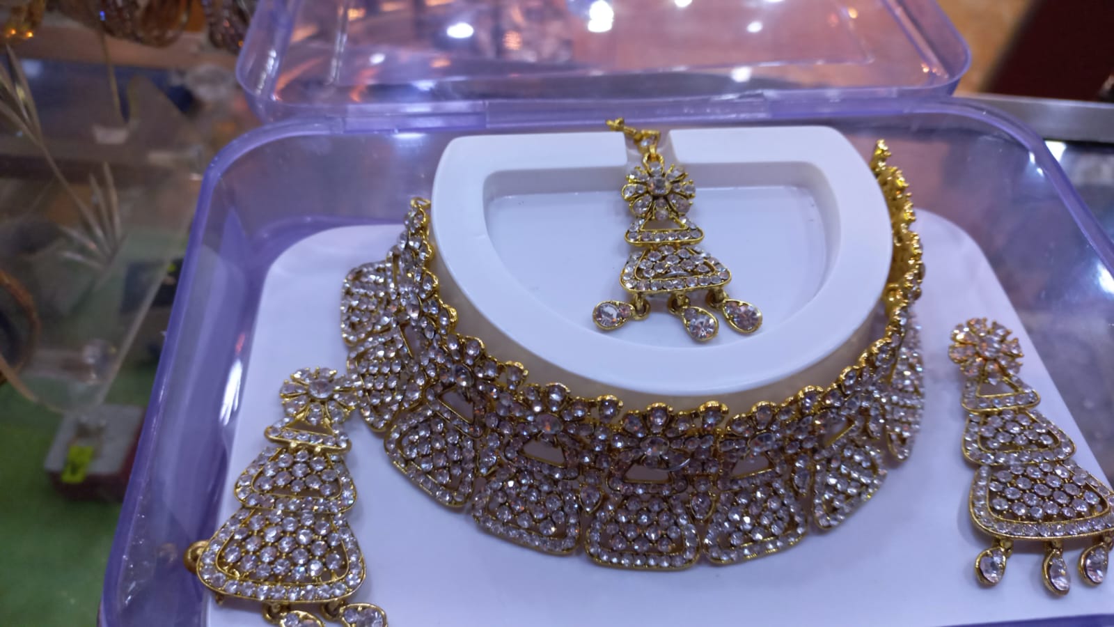 WhatsApp-Image-2022-11-13-at-12.16.50.jpeg Crystal dezi choker set