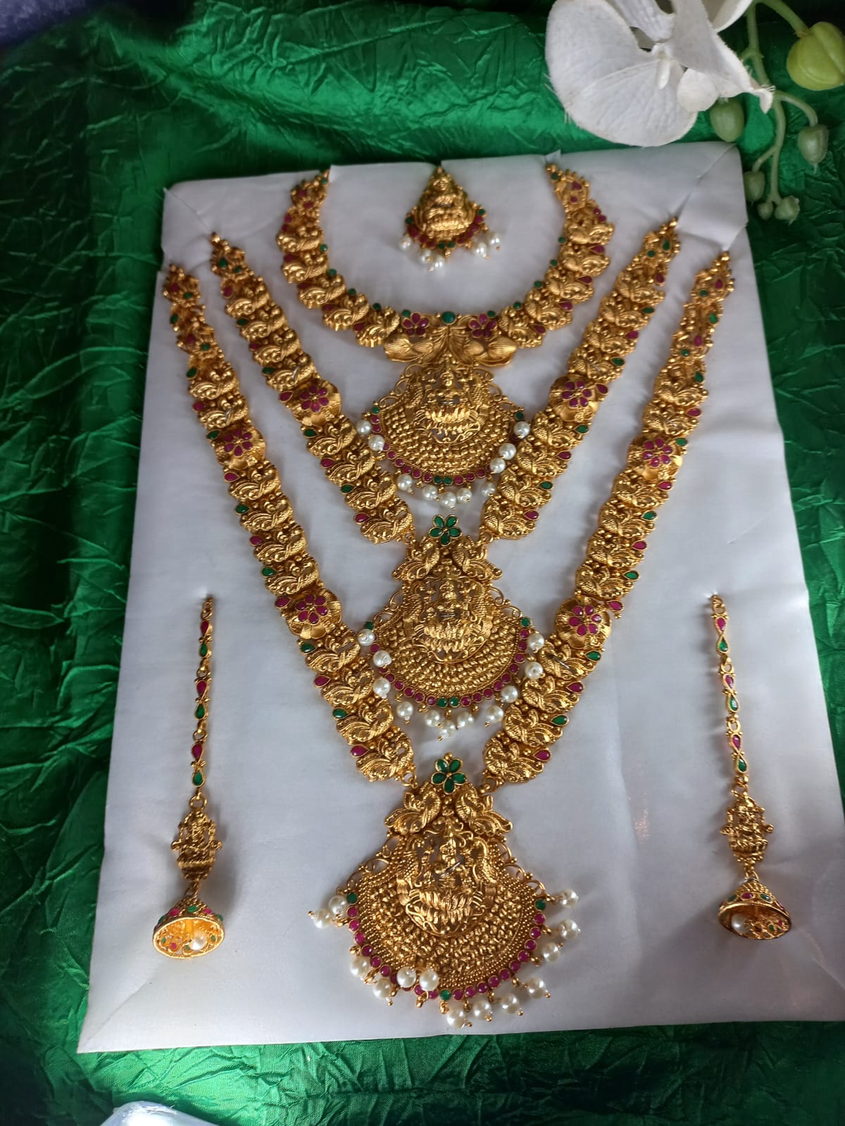 WhatsApp-Image-2023-05-02-at-21.06.05-1.jpeg Temple bridal set - Image 2